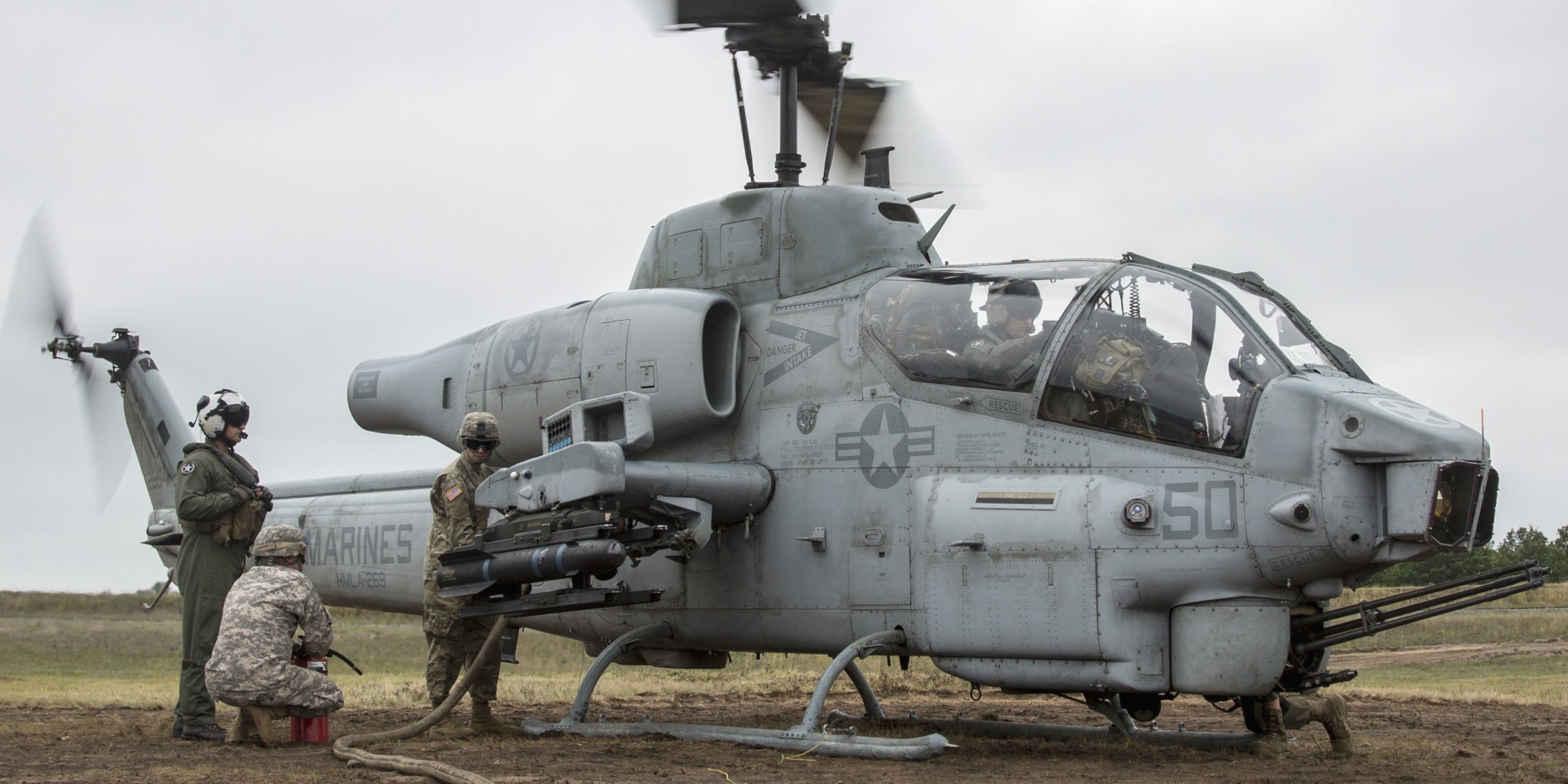 hmla-269 gunrunners marine light attack helicopter squadron ah-1w super cobra 71