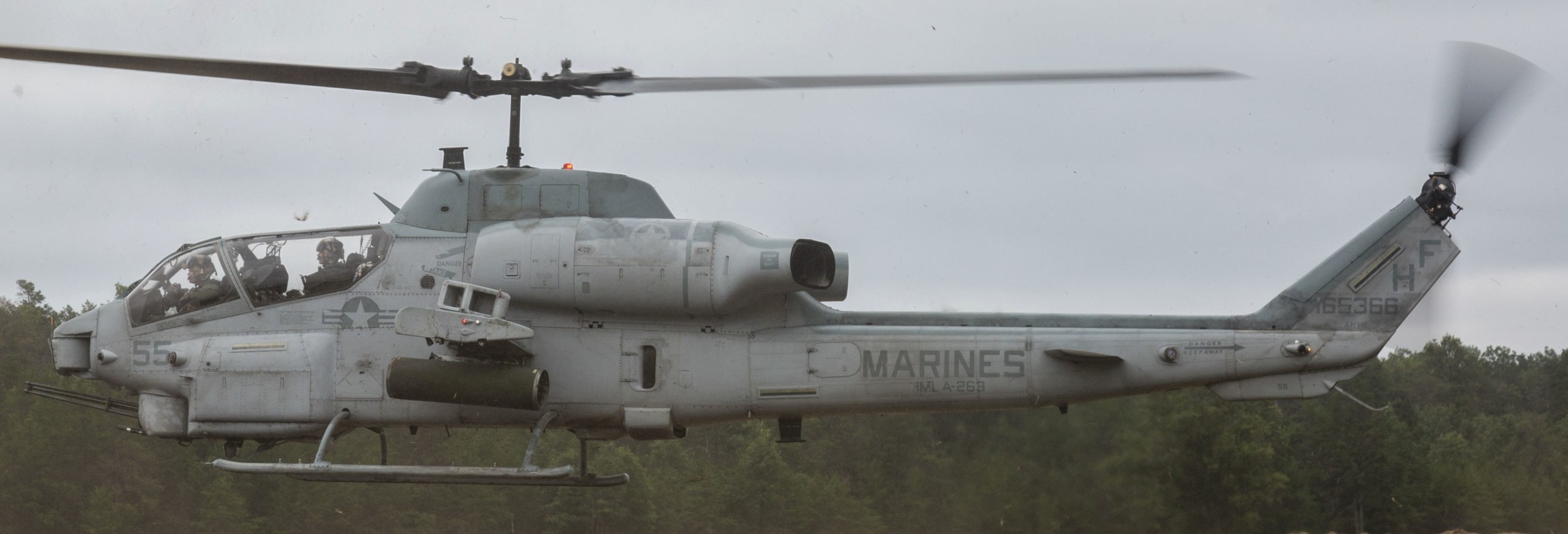 hmla-269 gunrunners marine light attack helicopter squadron ah-1w super cobra 72