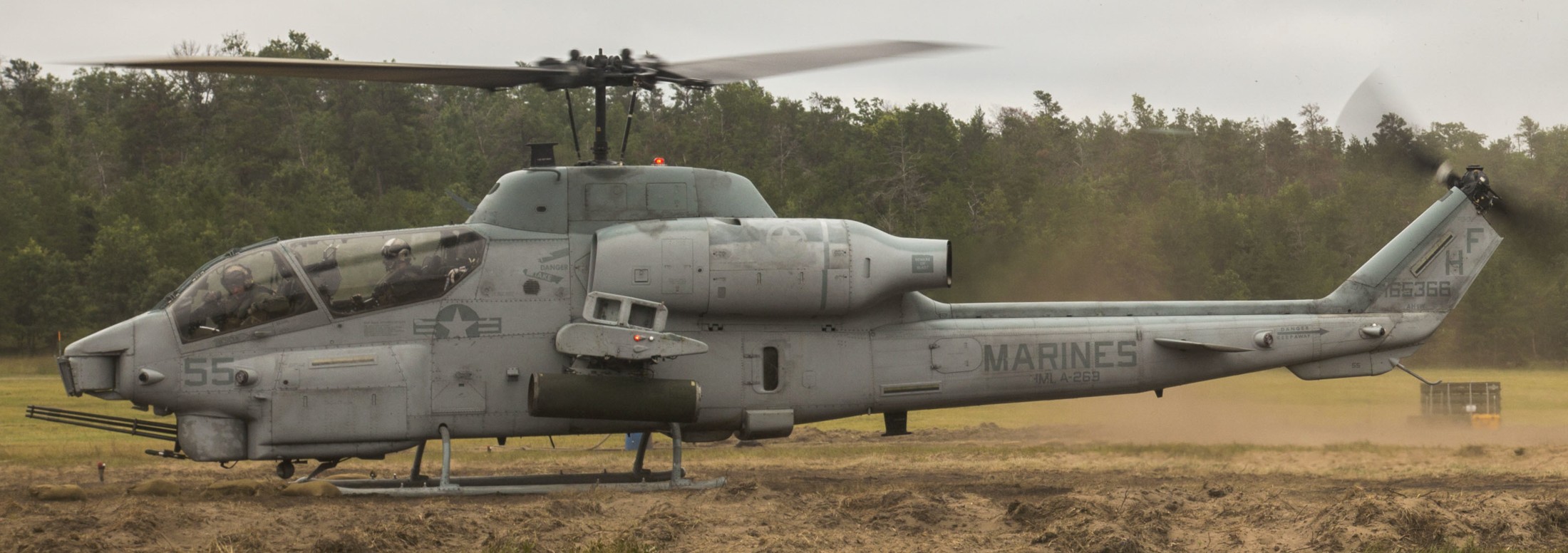 hmla-269 gunrunners marine light attack helicopter squadron ah-1w super cobra 73