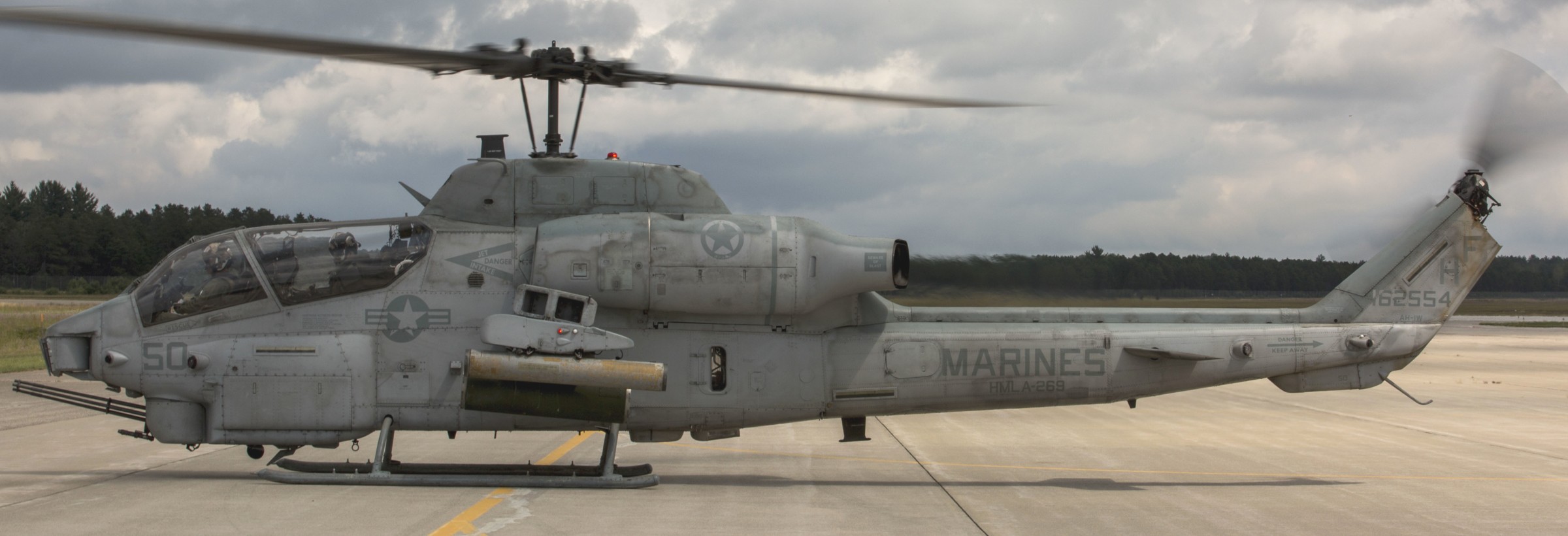 hmla-269 gunrunners marine light attack helicopter squadron ah-1w super cobra 75