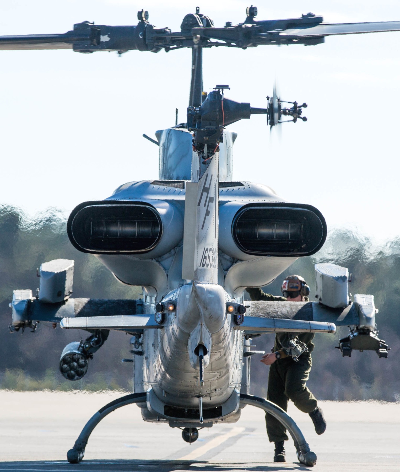 hmla-269 gunrunners marine light attack helicopter squadron ah-1w super cobra mcas new river north carolina 81