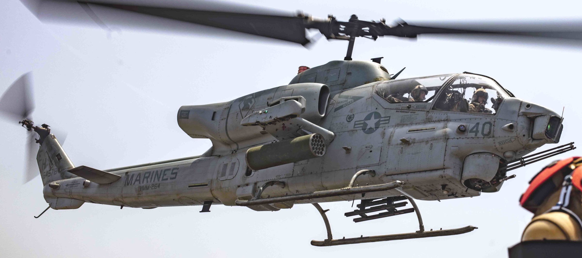 hmla-269 gunrunners marine light attack helicopter squadron ah-1w super cobra 95