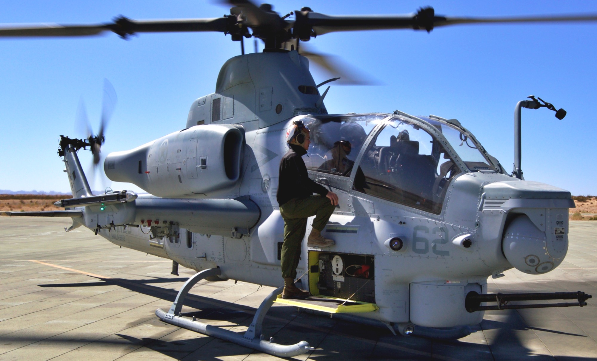 hmla-269 gunrunners marine light attack helicopter squadron ah-1w super cobra mcagcc twentynine palms california 97