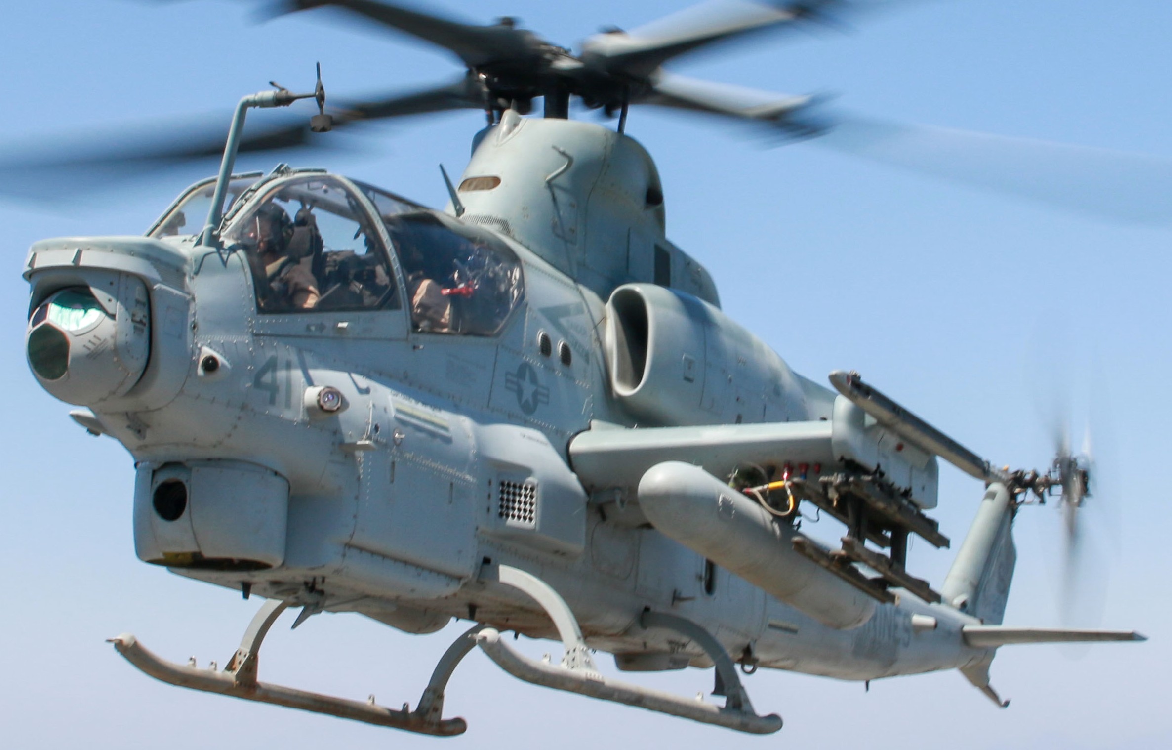 hmla-269 gunrunners marine light attack helicopter squadron ah-1z viper 105