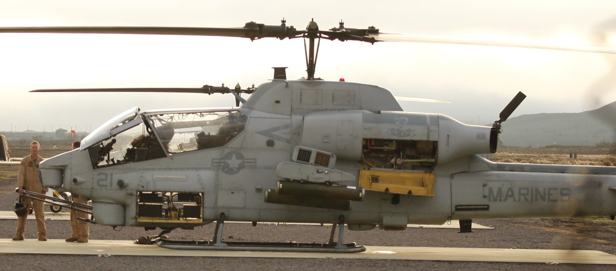 hmla-367 scarface marine light attack helicopter squadron ah-1w super cobra 39