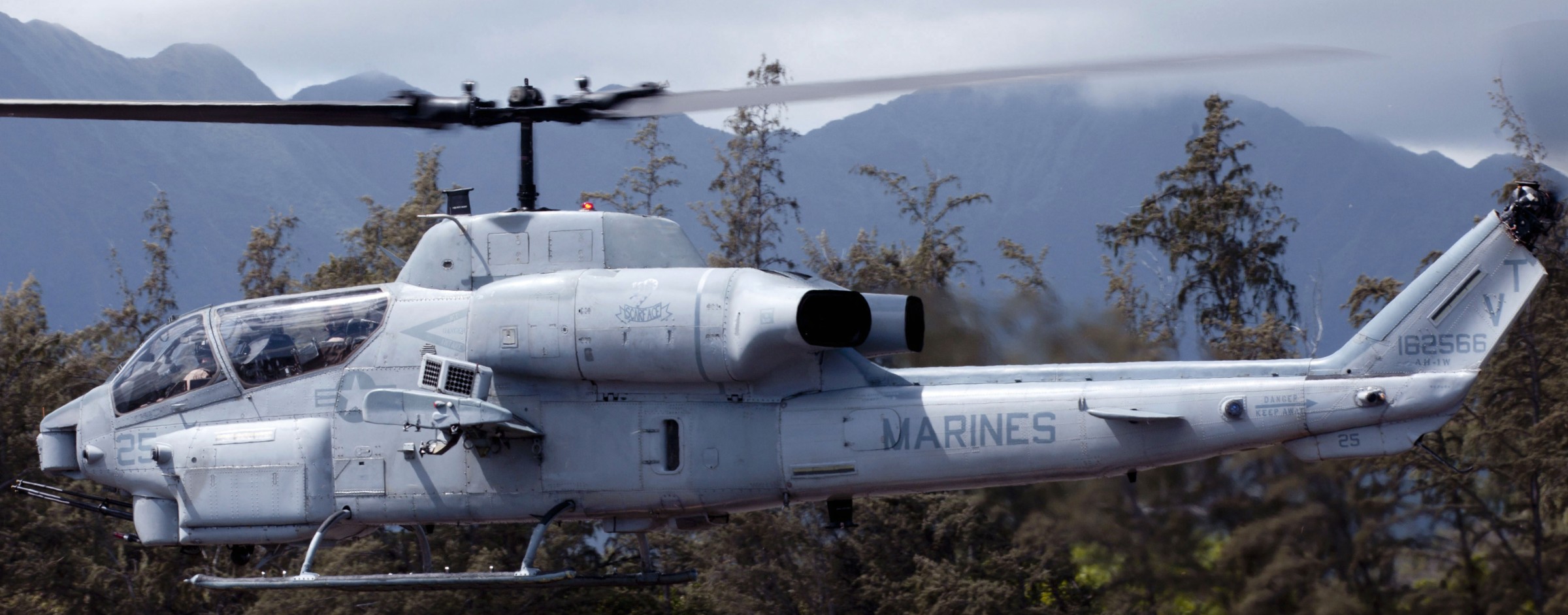 hmla-367 scarface marine light attack helicopter squadron ah-1w super cobra 44