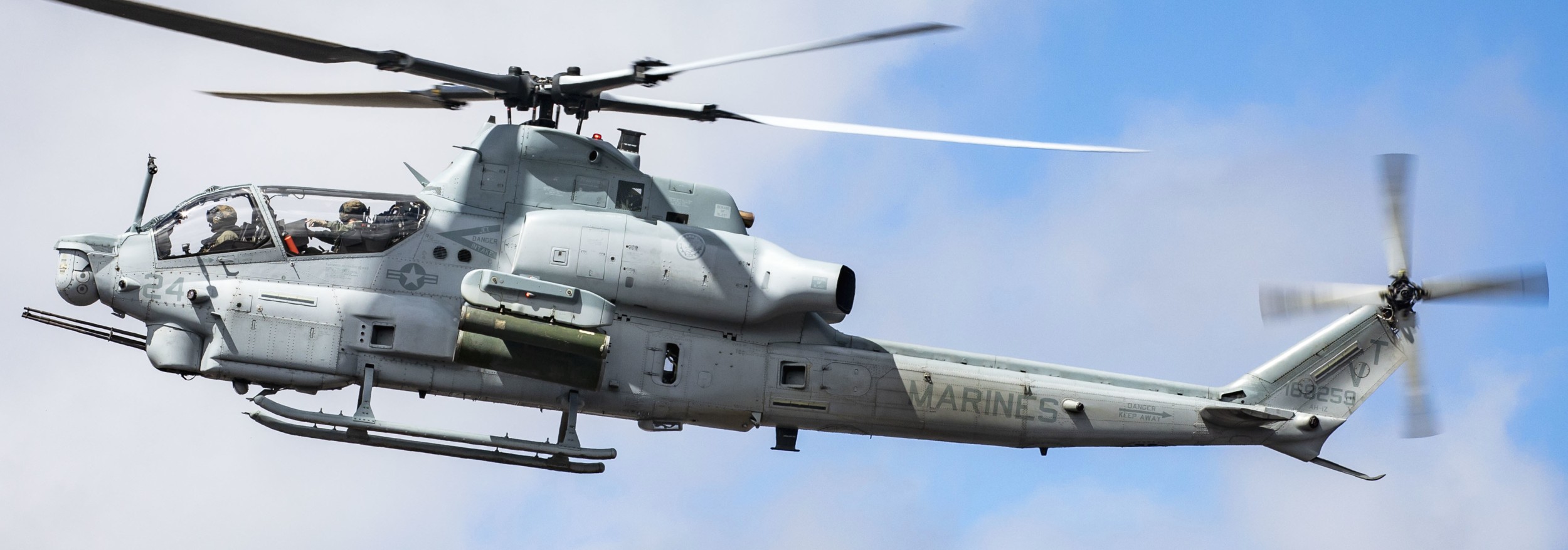 hmla-367 scarface marine light attack helicopter squadron ah-1z viper pohakuloa training area hawaii 71