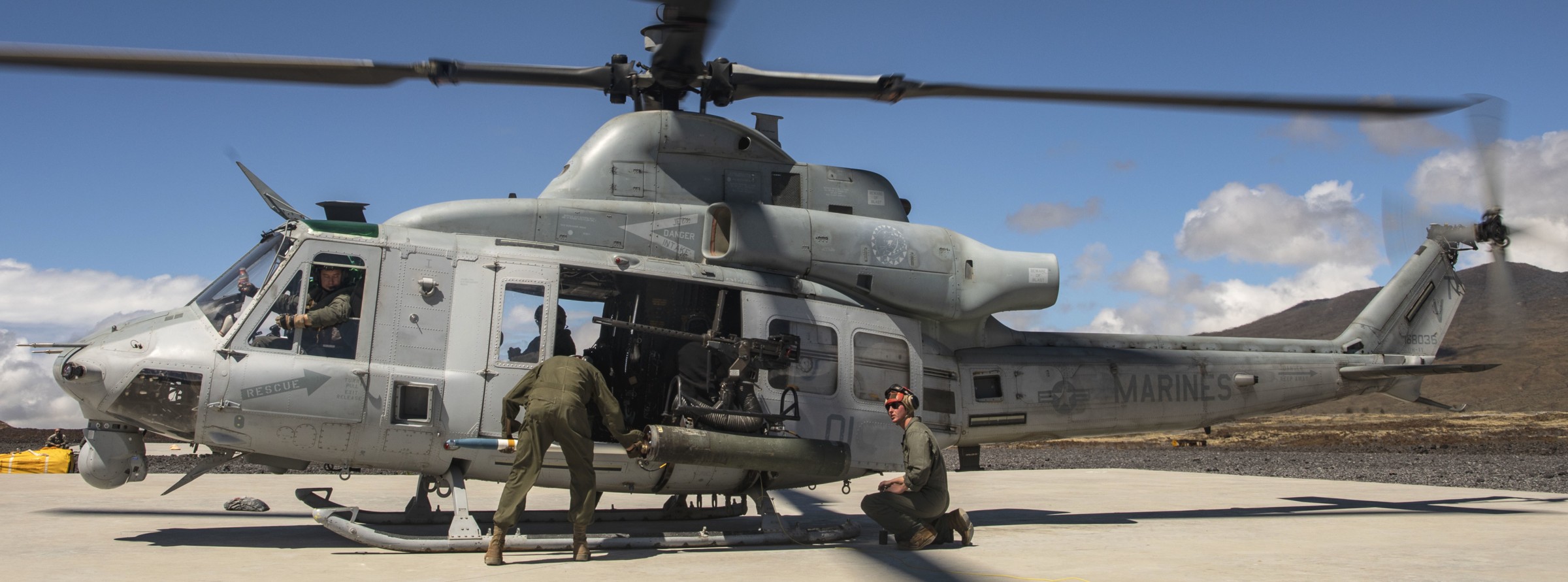 hmla-367 scarface marine light attack helicopter squadron uh-1y venom pohakuloa training area hawaii 72