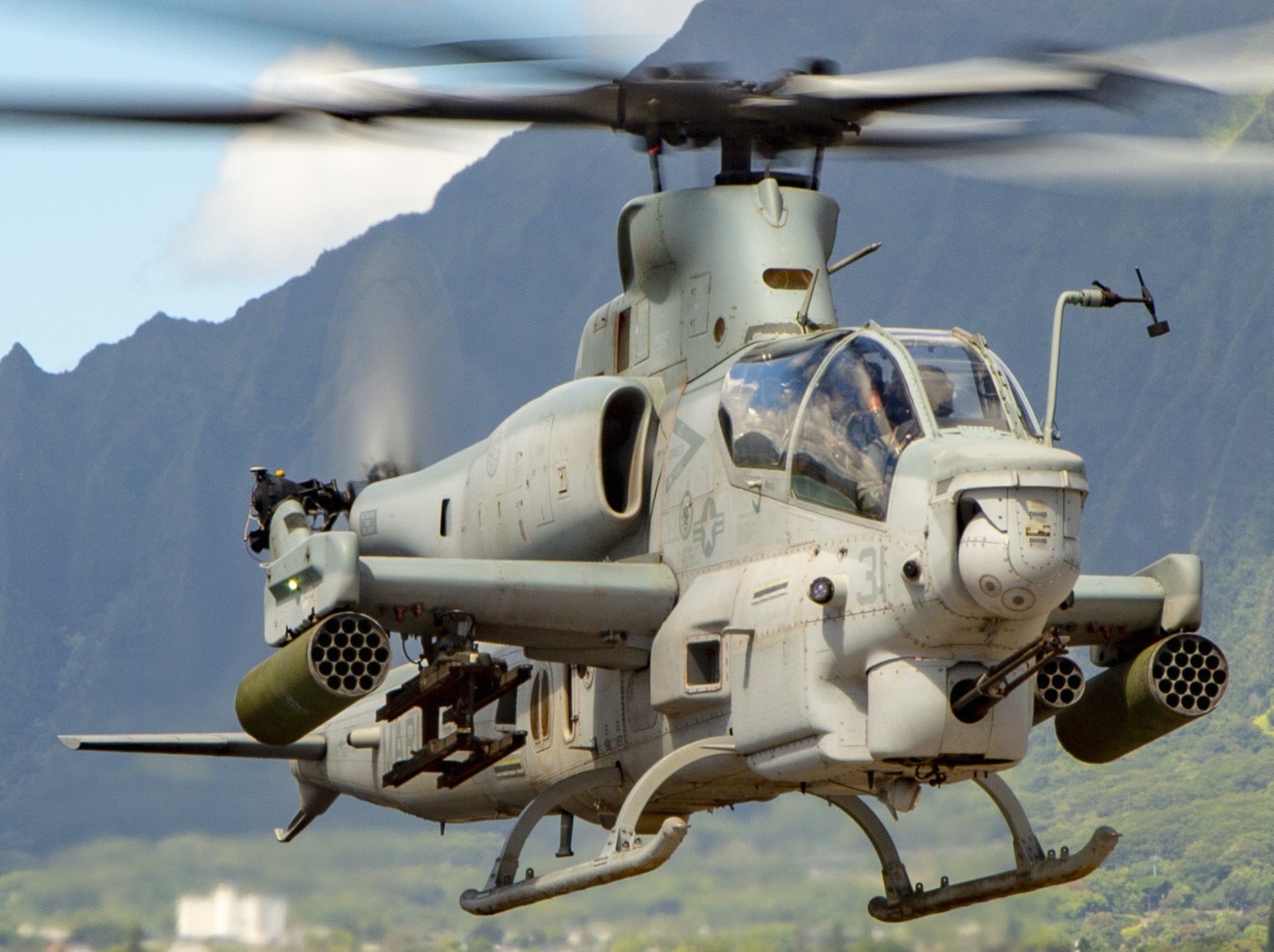 hmla-367 scarface marine light attack helicopter squadron ah-1z viper hawaii 76