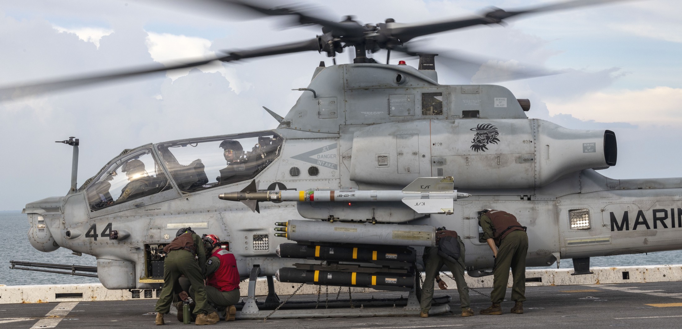 hmla-367 scarface marine light attack helicopter squadron ah-1z viper lpd-23 uss anchorage 92