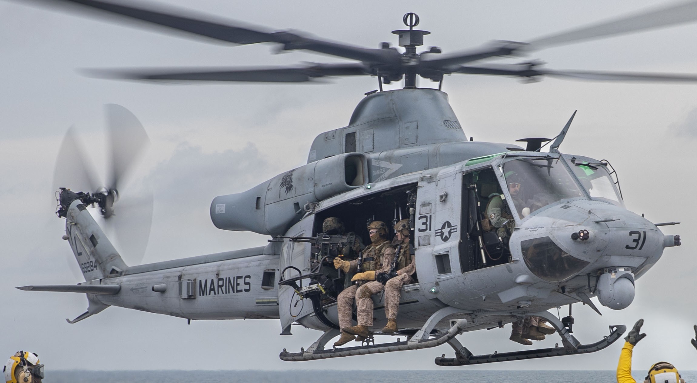 hmla-367 scarface marine light attack helicopter squadron uh-1y venom uss anchorage 93