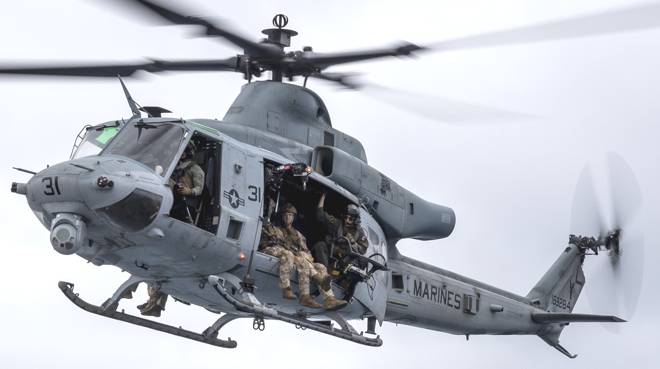 hmla-367 scarface marine light attack helicopter squadron uh-1y venom lpd-23 uss anchorage 95