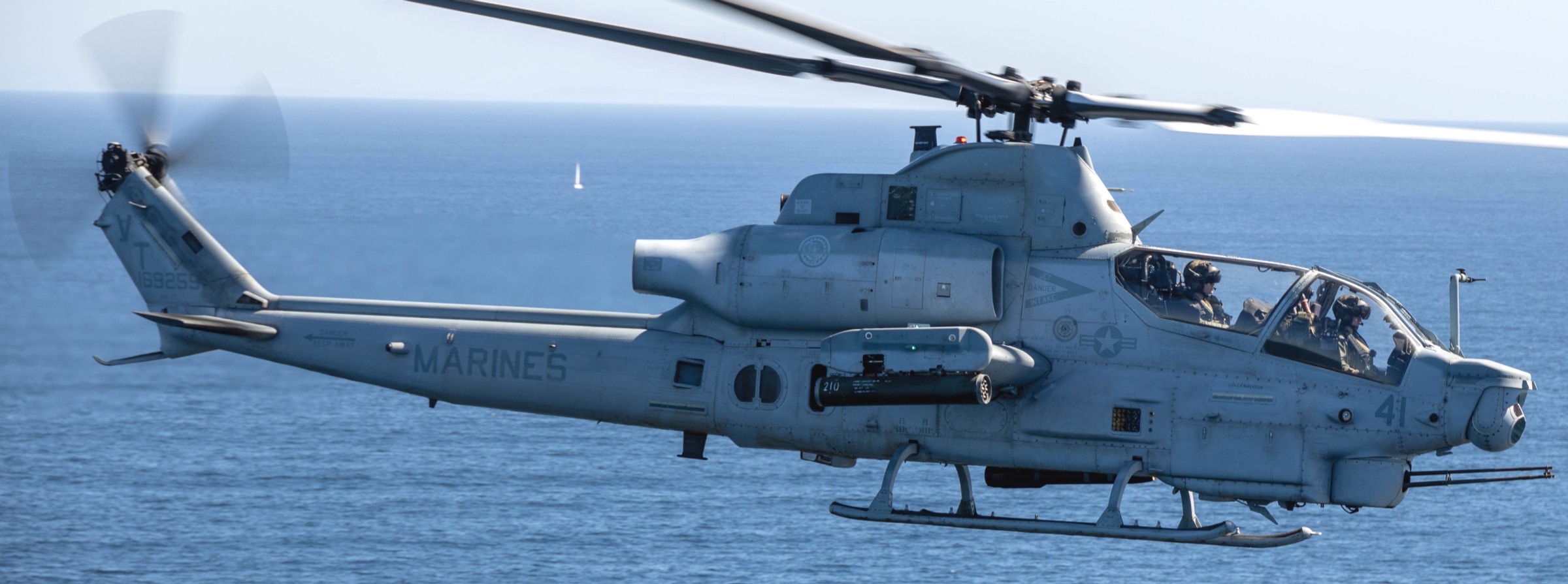 hmla-367 scarface marine light attack helicopter squadron ah-1z viper 98