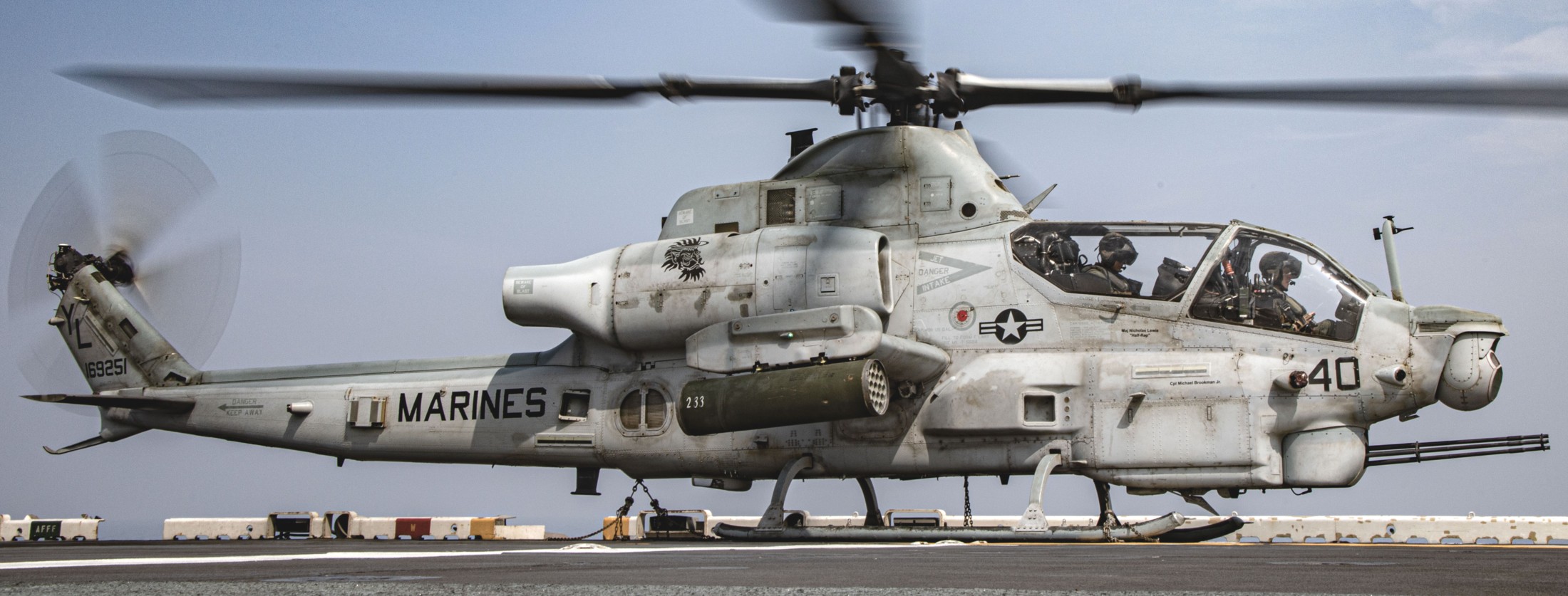 hmla-367 scarface marine light attack helicopter squadron ah-1z viper uss makin island 101