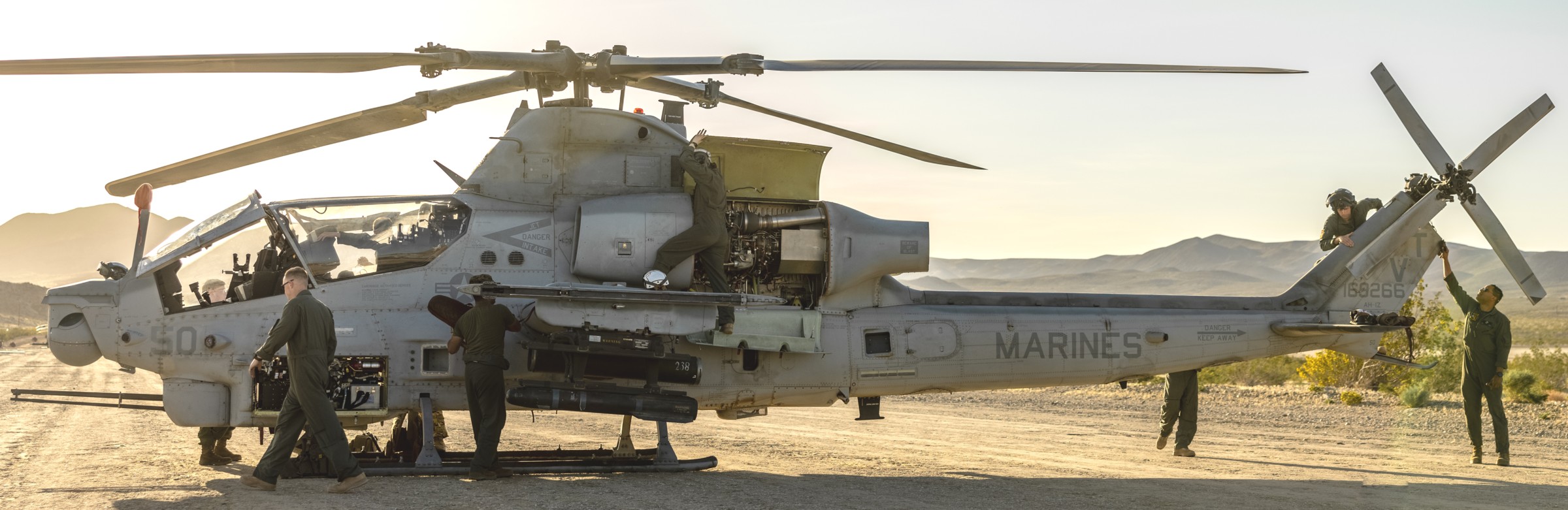 hmla-367 scarface marine light attack helicopter squadron ah-1z viper fort irwin california 110