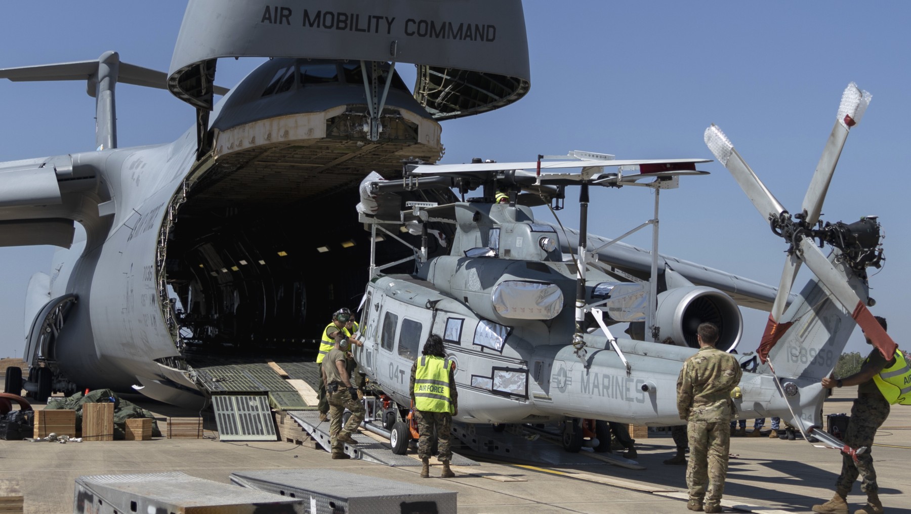 hmla-367 scarface marine light attack helicopter squadron raaf base darwin 114