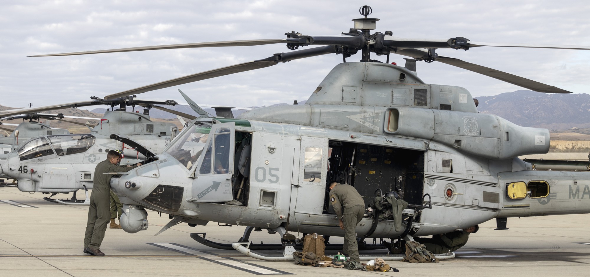 hmla-367 scarface marine light attack helicopter squadron uh-1y venom camp pendleton 129