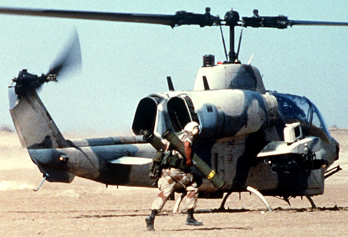 hmla-369 gunfighters marine light attack helicopter squadron ah-1w super cobra operation desert shield 1992 05