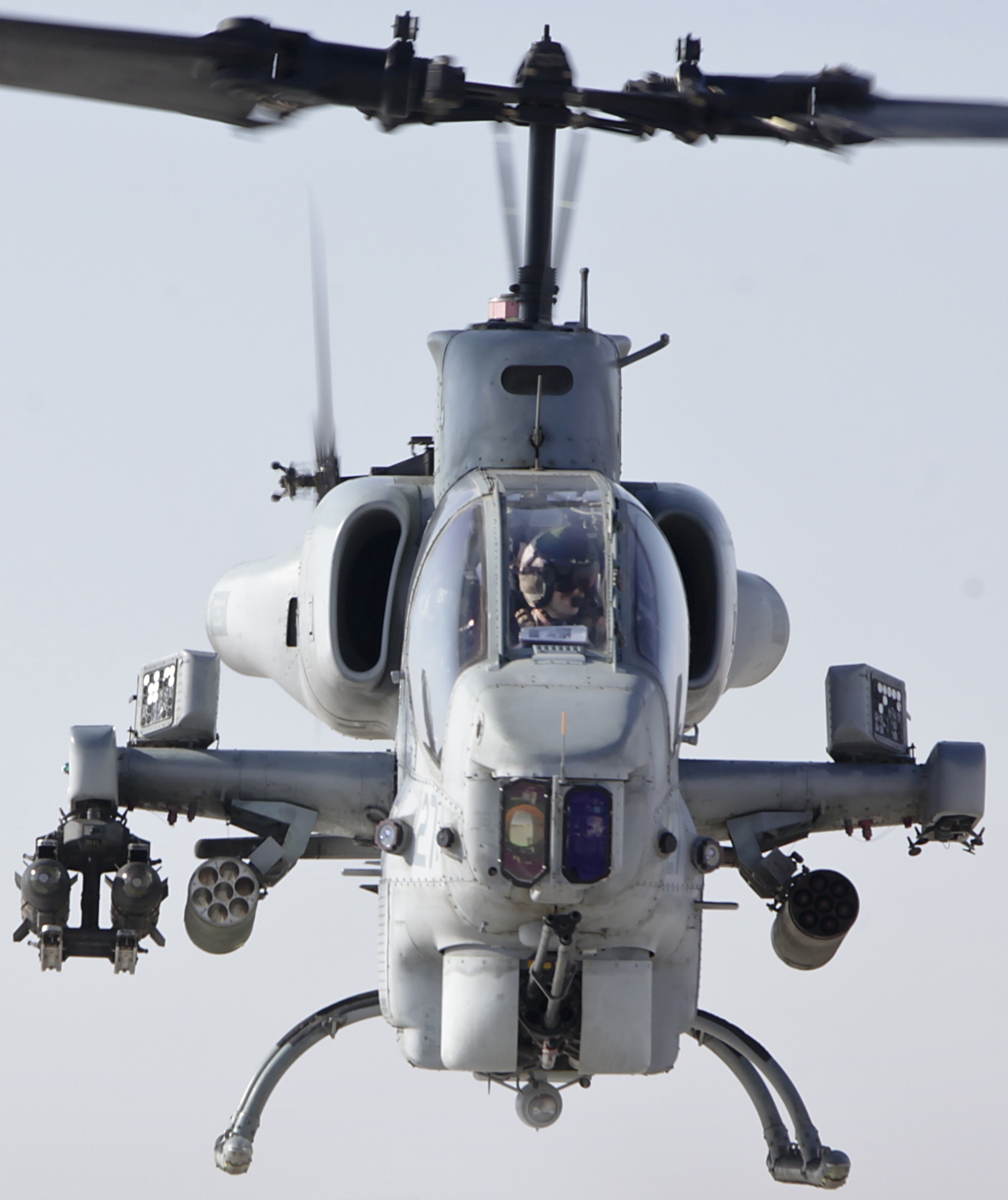 hmla-369 gunfighters marine light attack helicopter squadron ah-1w super cobra afghanistan 2013 25