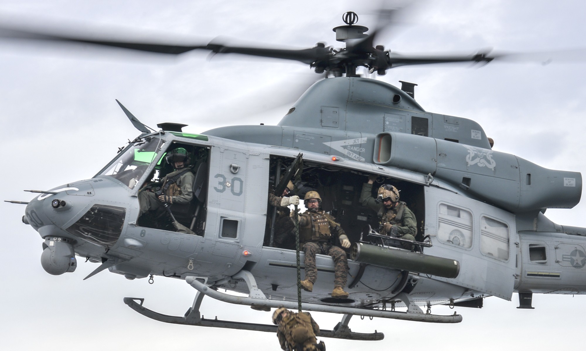 hmla-369 gunfighters marine light attack helicopter squadron uh-1y venom lpd-25 uss somerset 33