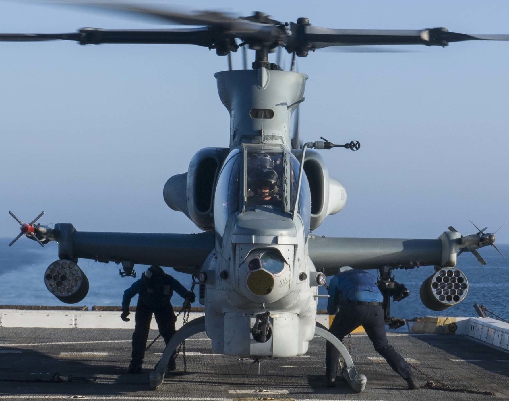 hmla-369 gunfighters marine light attack helicopter squadron ah-1z viper lpd-22 uss san diego 37