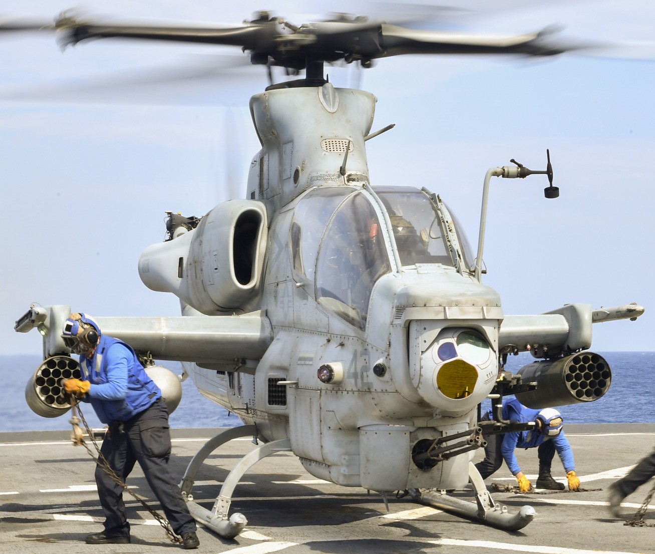 hmla-369 gunfighters marine light attack helicopter squadron ah-1z viper lsd-42 uss germantown 48