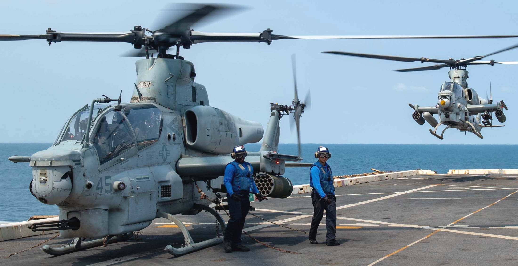 hmla-369 gunfighters marine light attack helicopter squadron ah-1z viper lpd-20 uss green bay 53