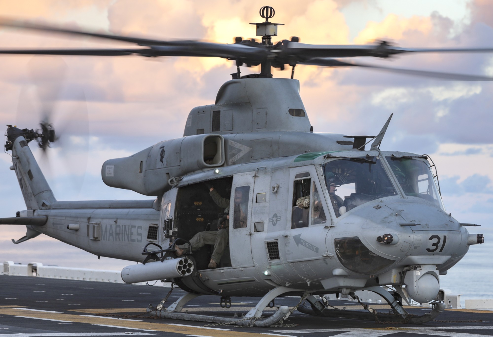 hmla-369 gunfighters marine light attack helicopter squadron uh-1y venom 62