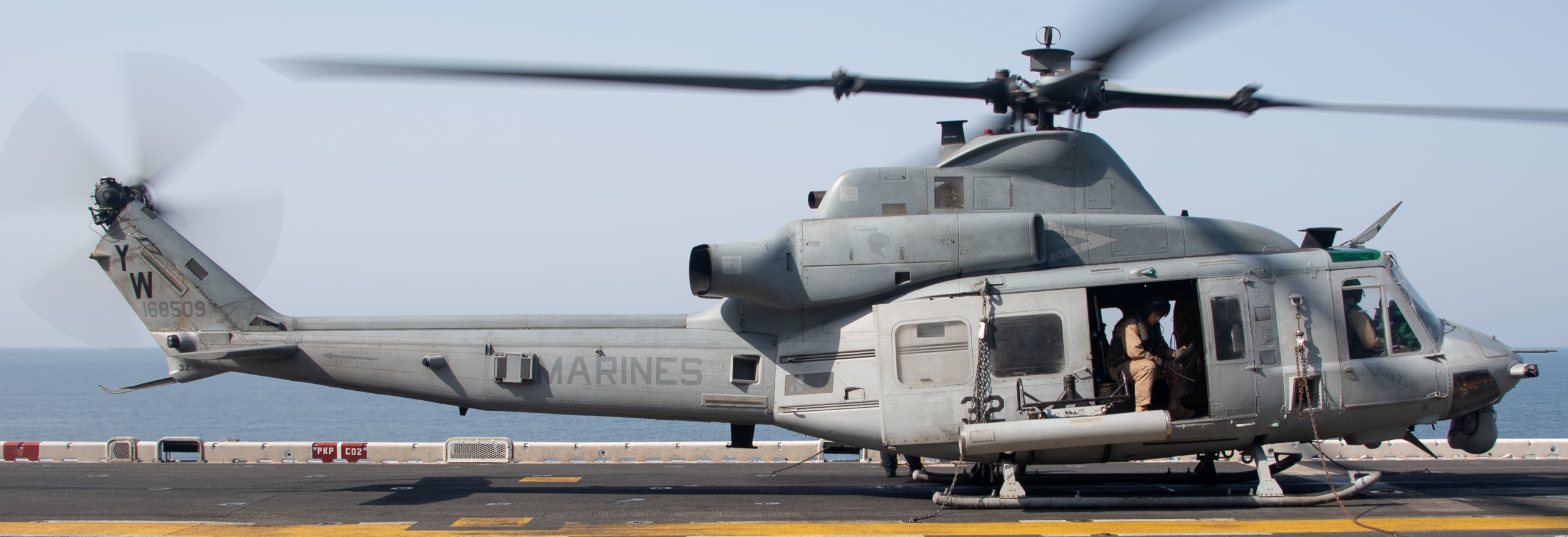 hmla-369 gunfighters marine light attack helicopter squadron uh-1y venom lhd-2 uss essex 66