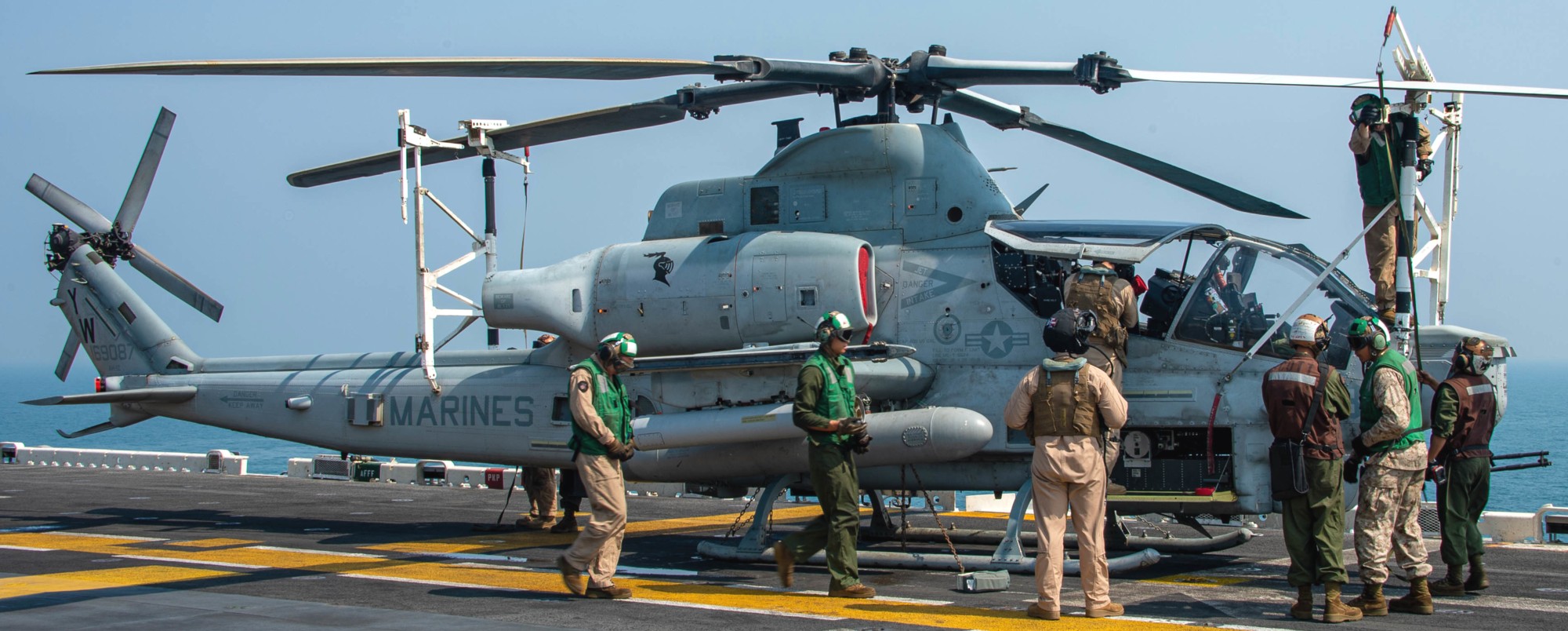 hmla-369 gunfighters marine light attack helicopter squadron ah-1z viper uss essex 2021 67