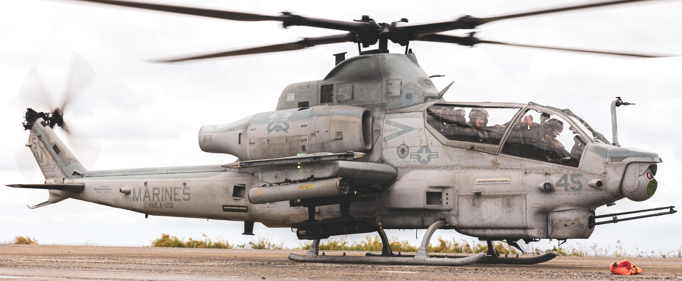 hmla-369 gunfighters marine light attack helicopter squadron ah-1z viper okinawa 76