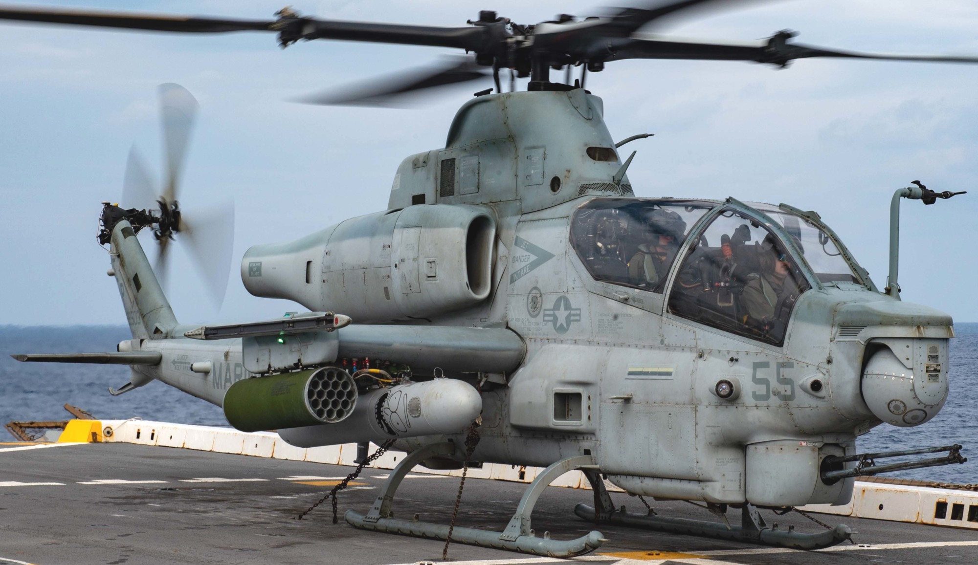 hmla-369 gunfighters marine light attack helicopter squadron ah-1z viper lpd-20 uss green bay 77