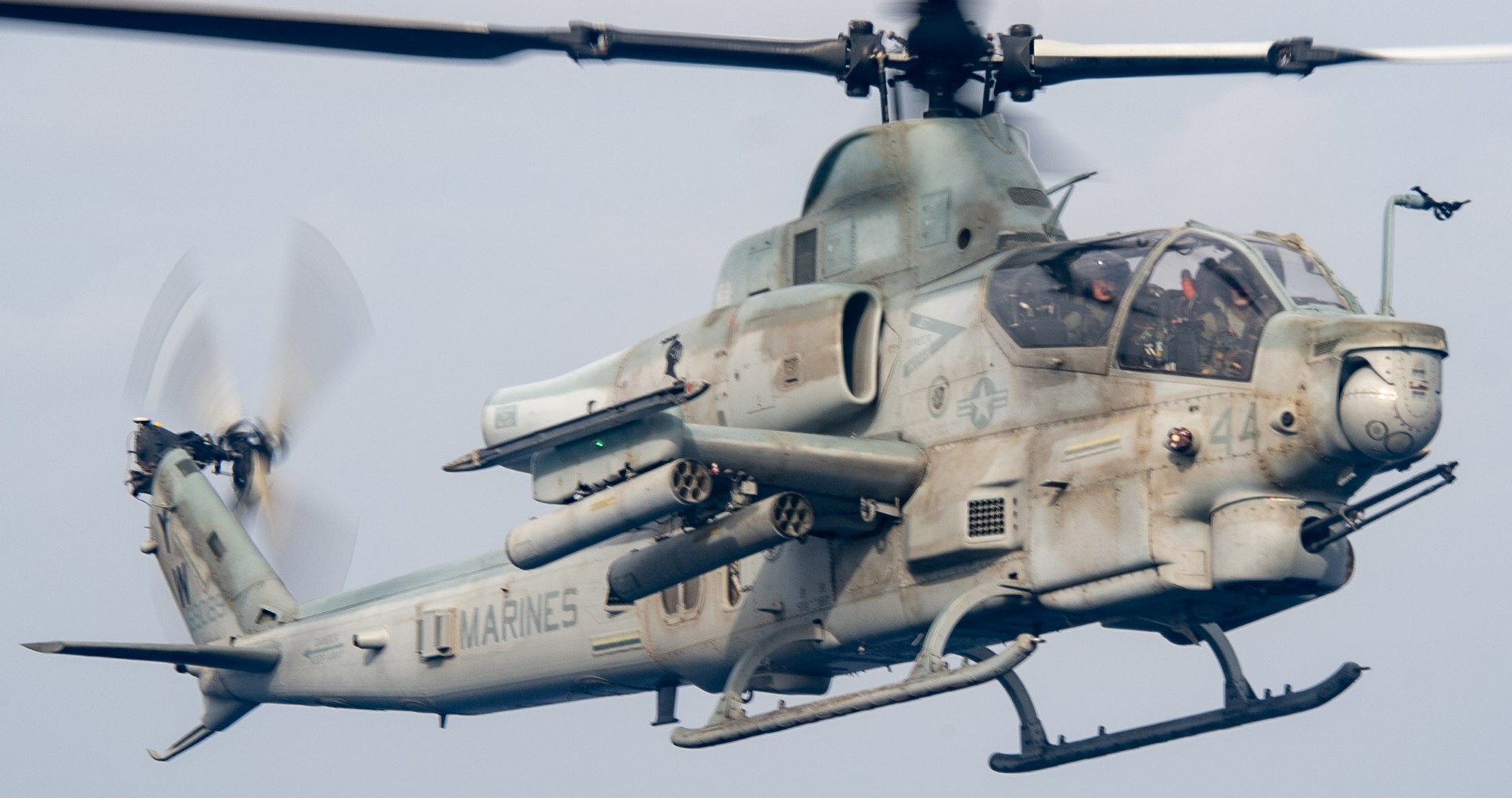 hmla-369 gunfighters marine light attack helicopter squadron ah-1z viper lhd-2 uss essex 78