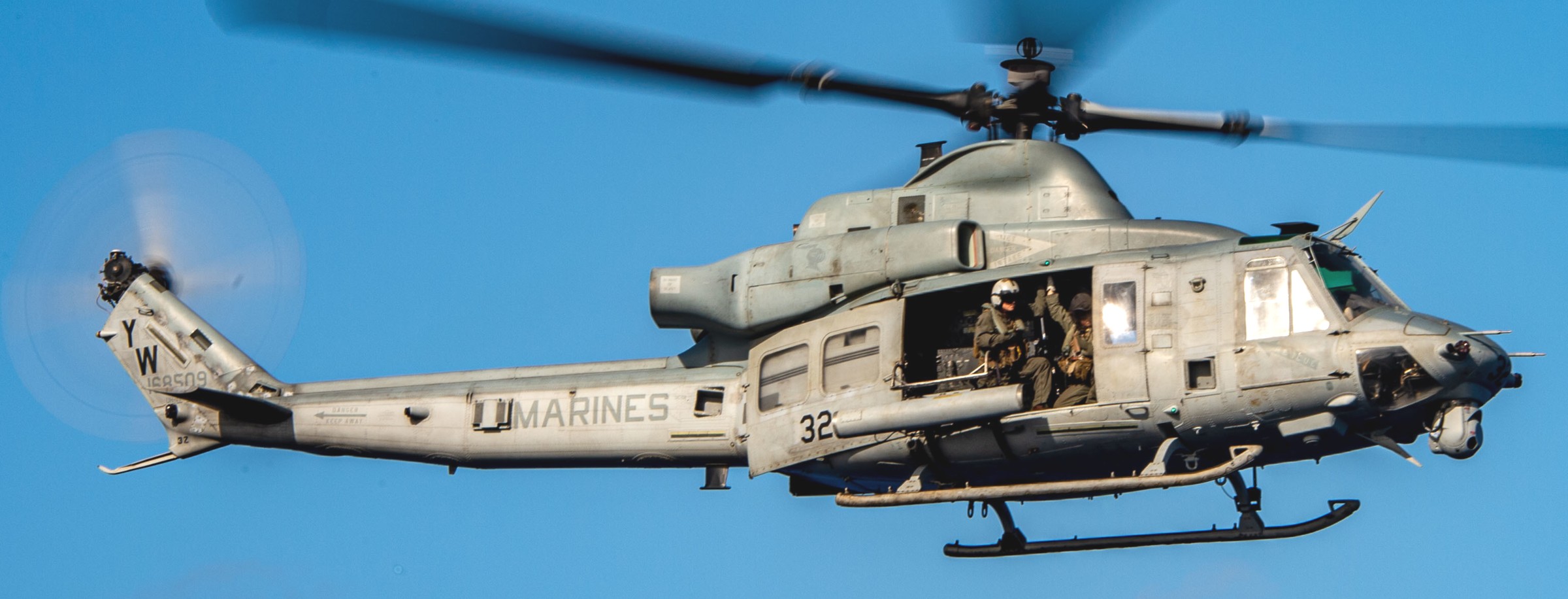 hmla-369 gunfighters marine light attack helicopter squadron uh-1y venom lhd-2 uss essex 79