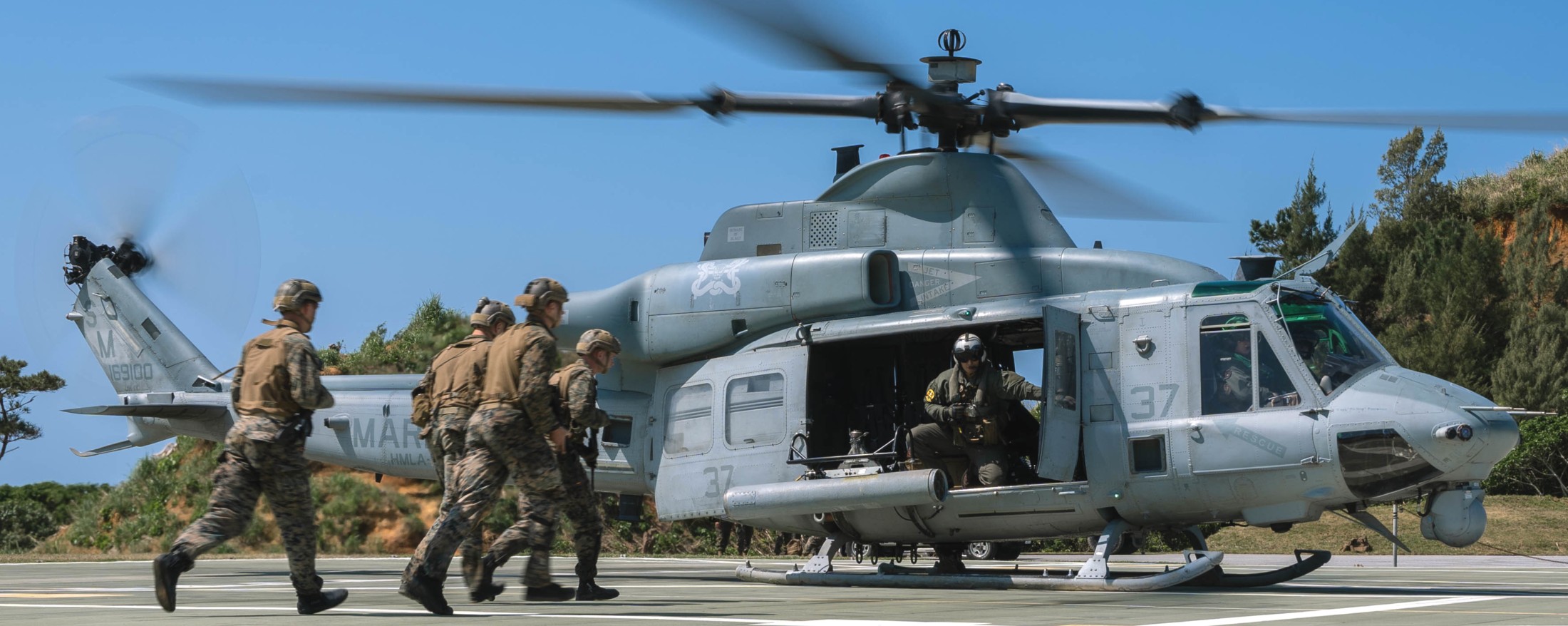 hmla-369 gunfighters marine light attack helicopter squadron uh-1y venom okinawa japan 80