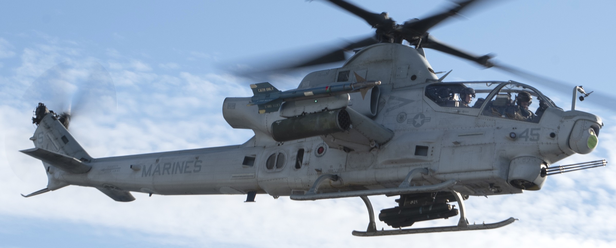 hmla-369 gunfighters marine light attack helicopter squadron ah-1z viper lha-7 uss tripoli 86