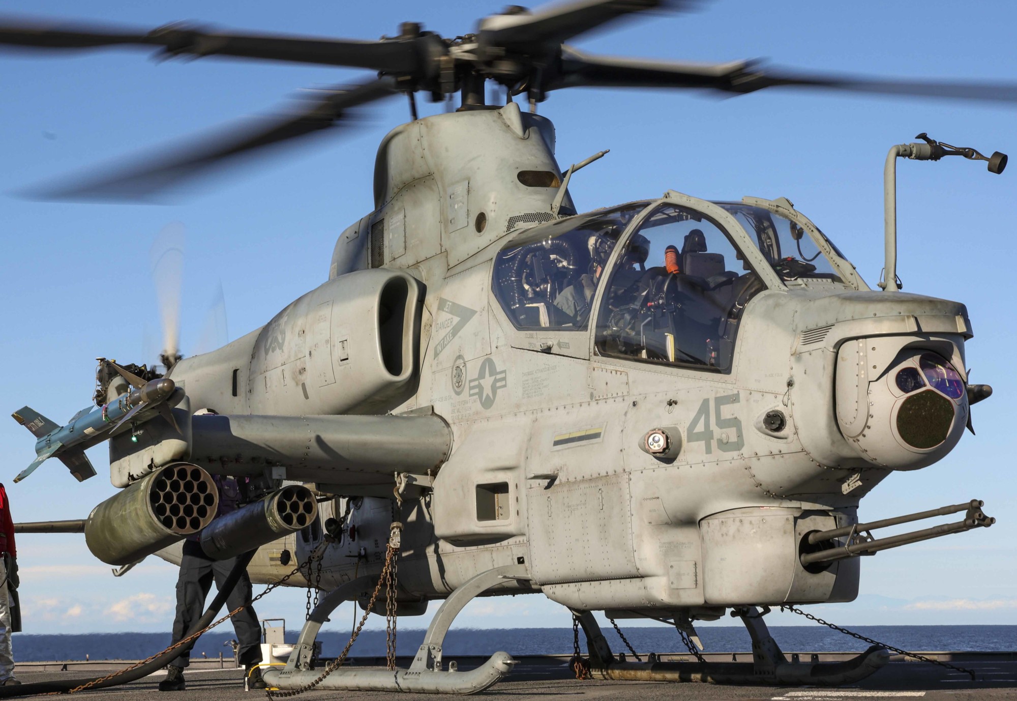 hmla-369 gunfighters marine light attack helicopter squadron ah-1z viper lcs-6 uss jackson 94