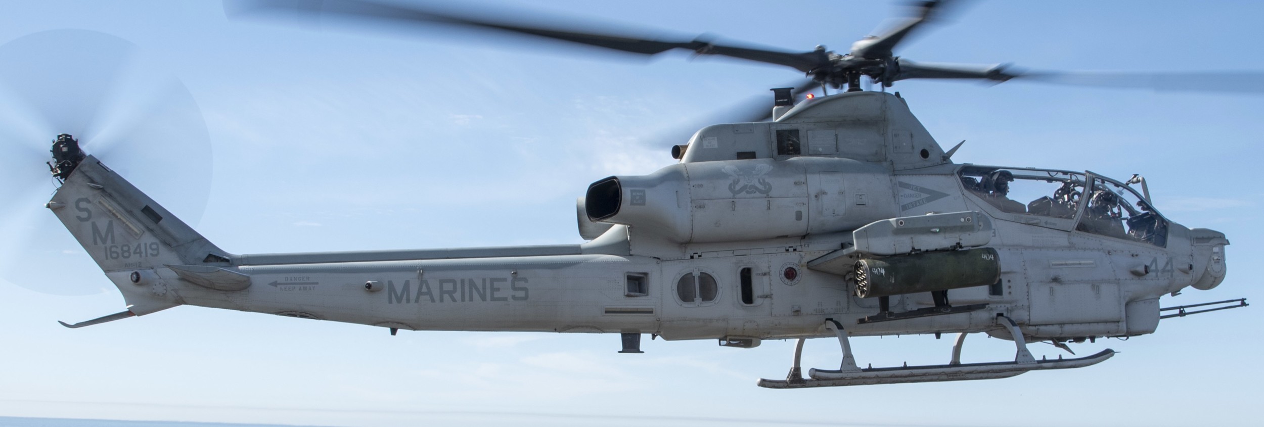 hmla-369 gunfighters marine light attack helicopter squadron ah-1z viper lha-7 uss tripoli 97