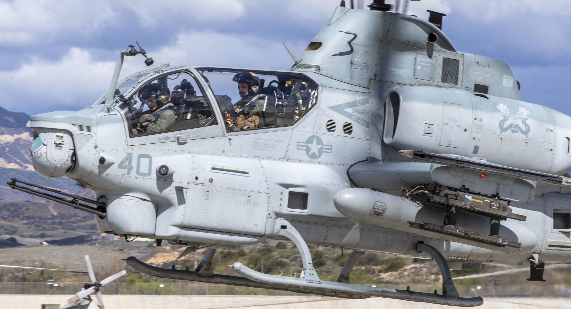 hmla-369 gunfighters marine light attack helicopter squadron ah-1z viper 107