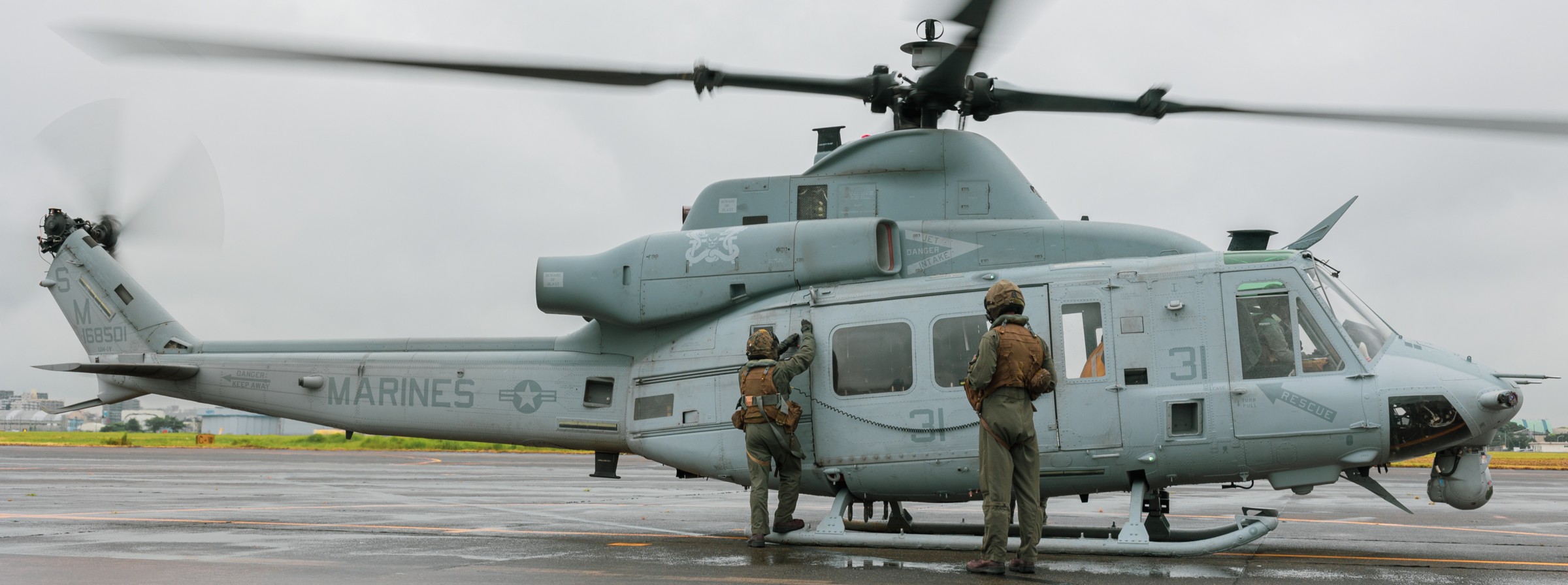 hmla-369 gunfighters marine light attack helicopter squadron uh-1y venom 108