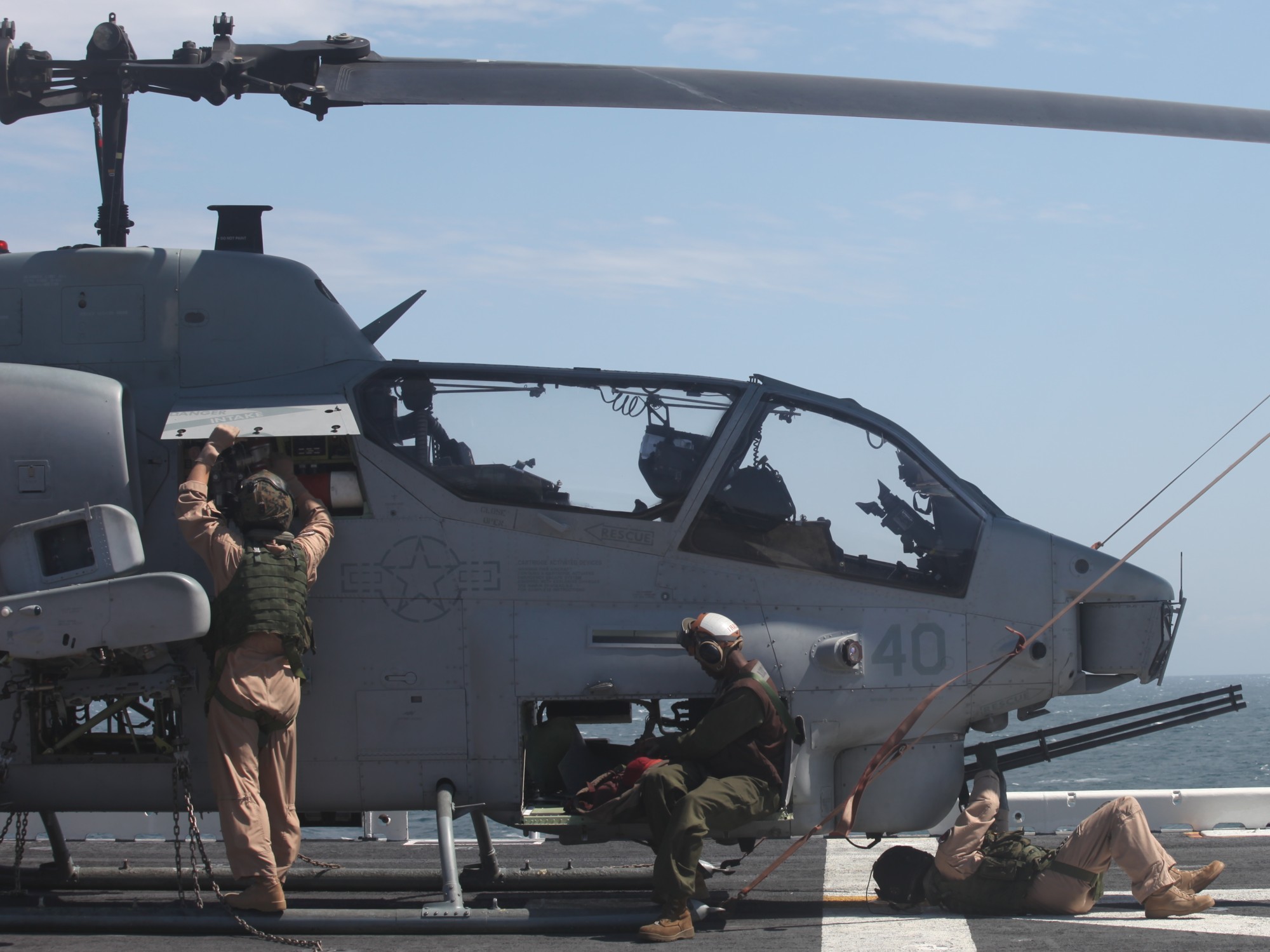 hmla-467 sabers marine light attack helicopter squadron ah-1w super cobra 05