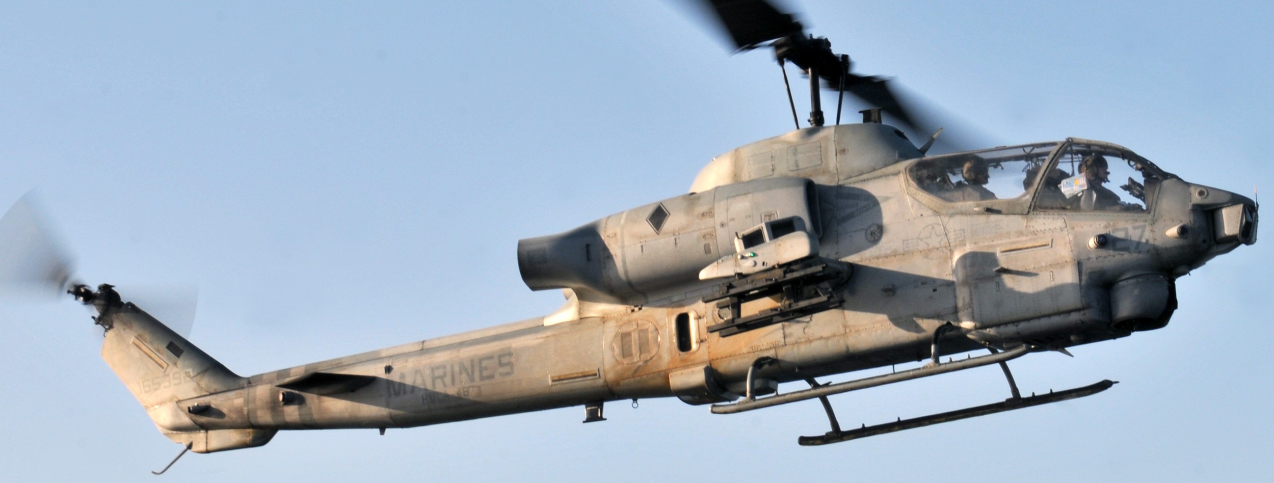 hmla-467 sabers marine light attack helicopter squadron ah-1w super cobra 14