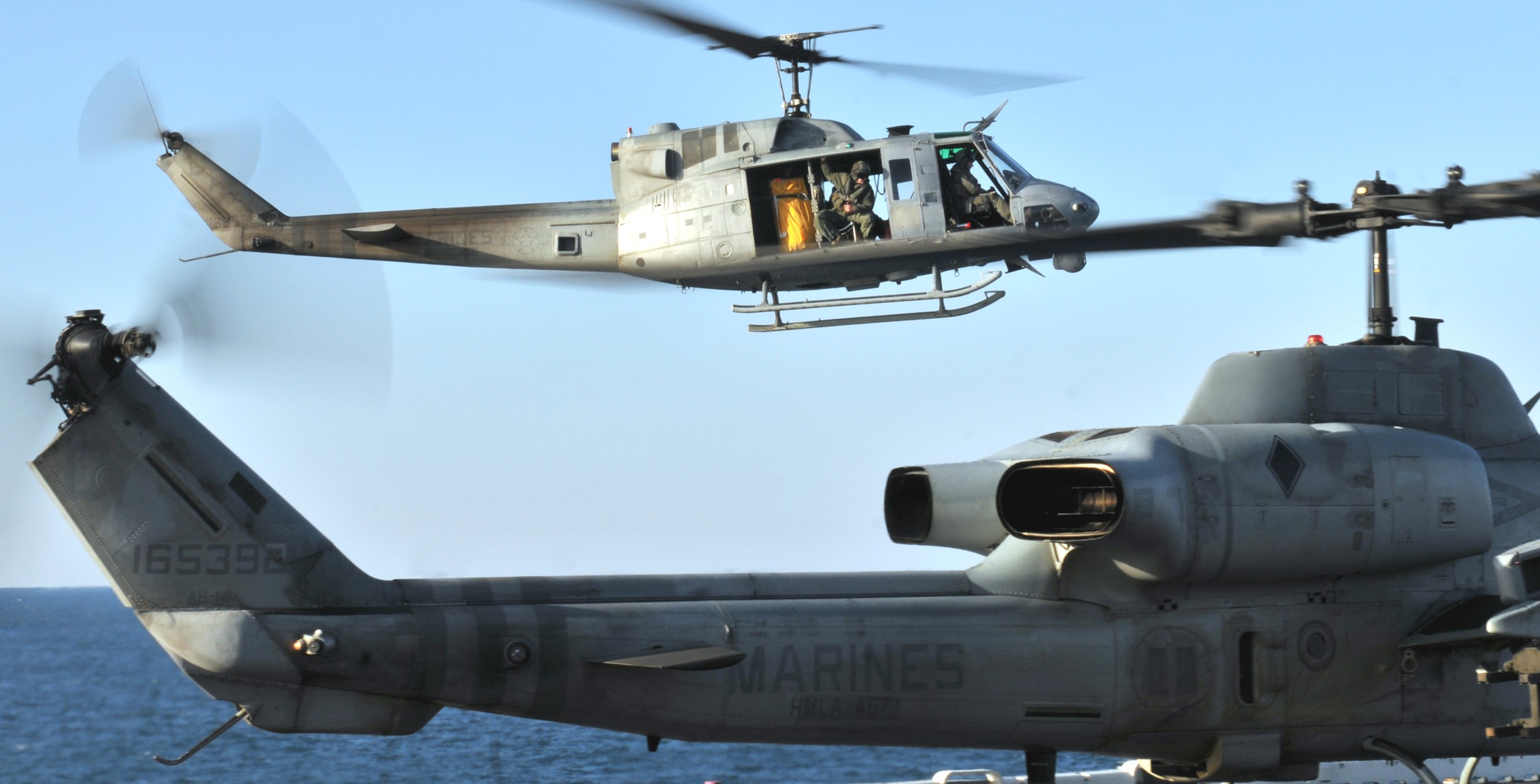 hmla-467 sabers marine light attack helicopter squadron uh-1n twin huey 16