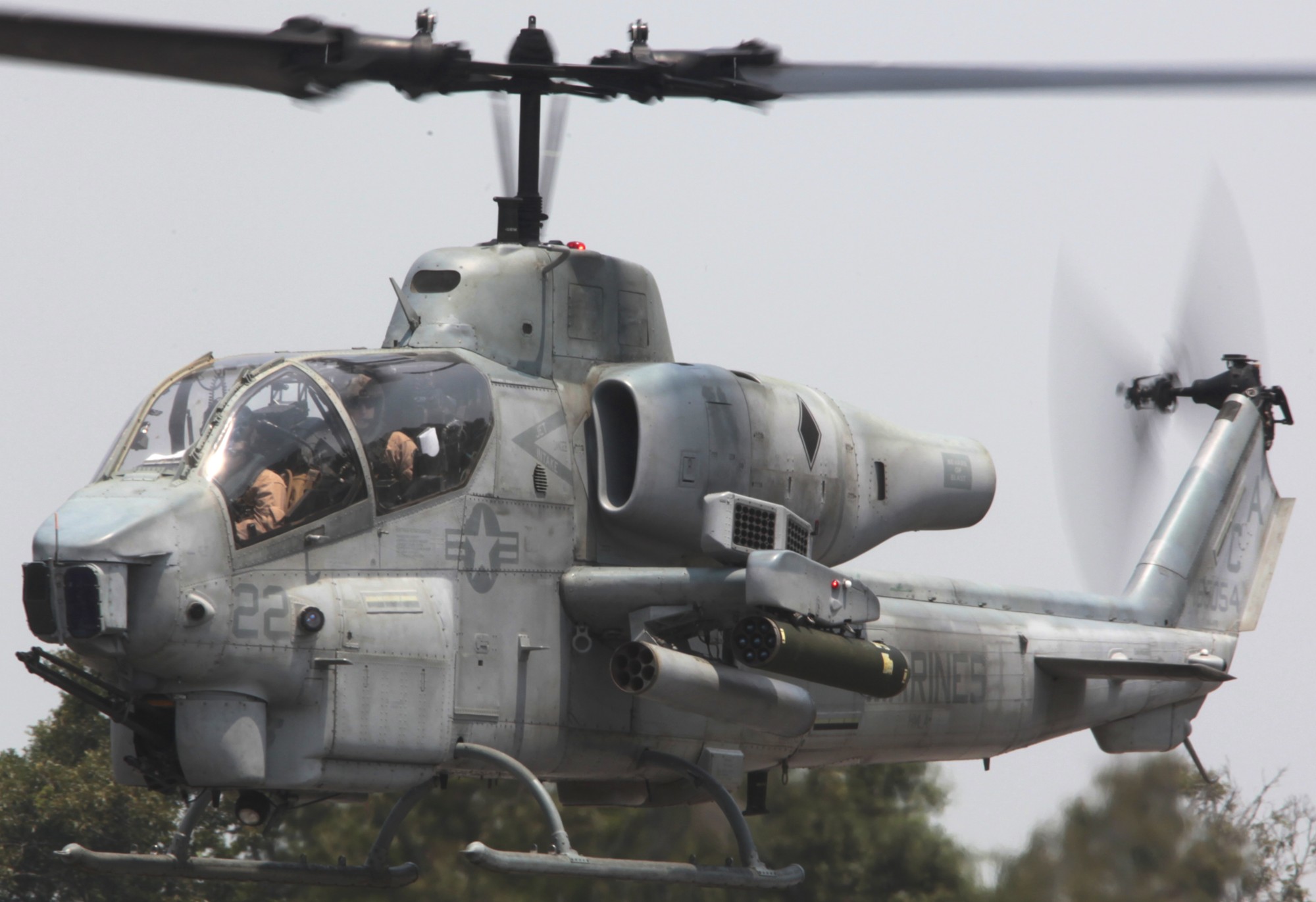 hmla-467 sabers marine light attack helicopter squadron ah-1w super cobra 17