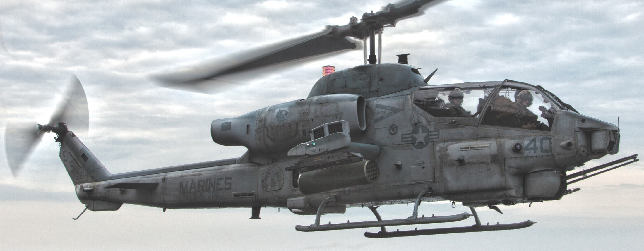 hmla-467 sabers marine light attack helicopter squadron ah-1w super cobra 22