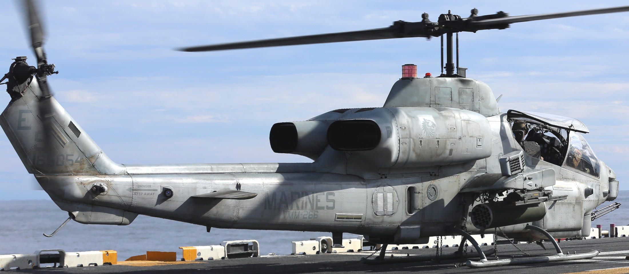 hmla-467 sabers marine light attack helicopter squadron ah-1w super cobra 27