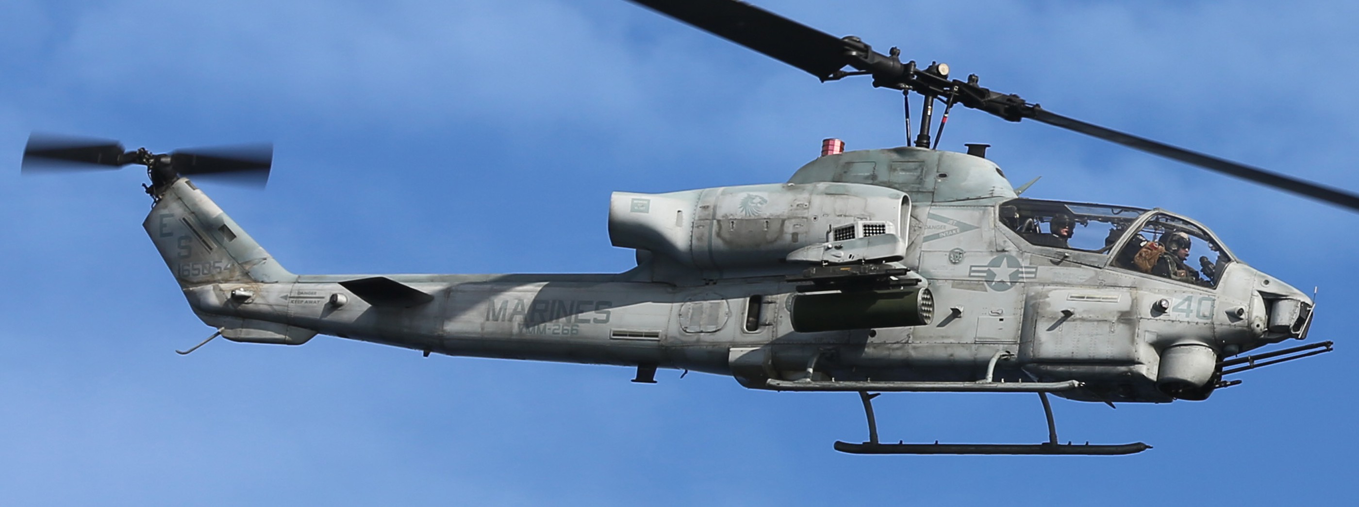 hmla-467 sabers marine light attack helicopter squadron ah-1w super cobra 28