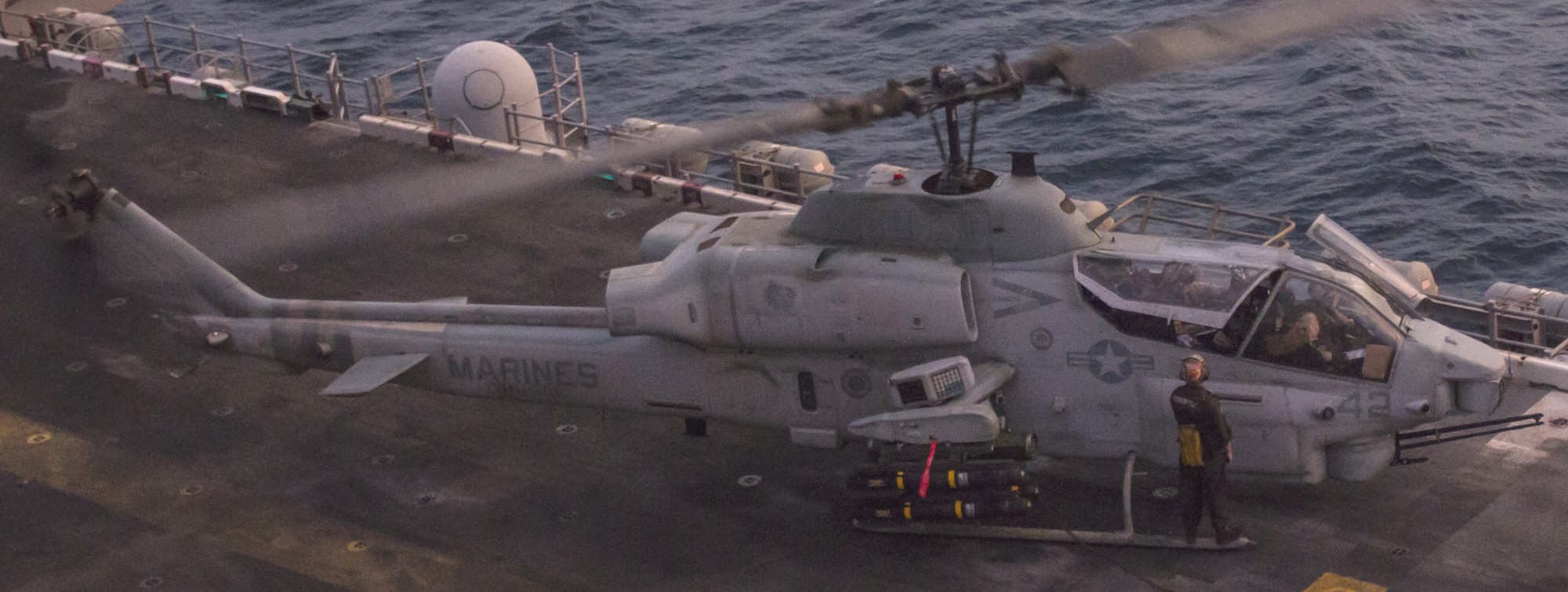 hmla-467 sabers marine light attack helicopter squadron ah-1w super cobra 33