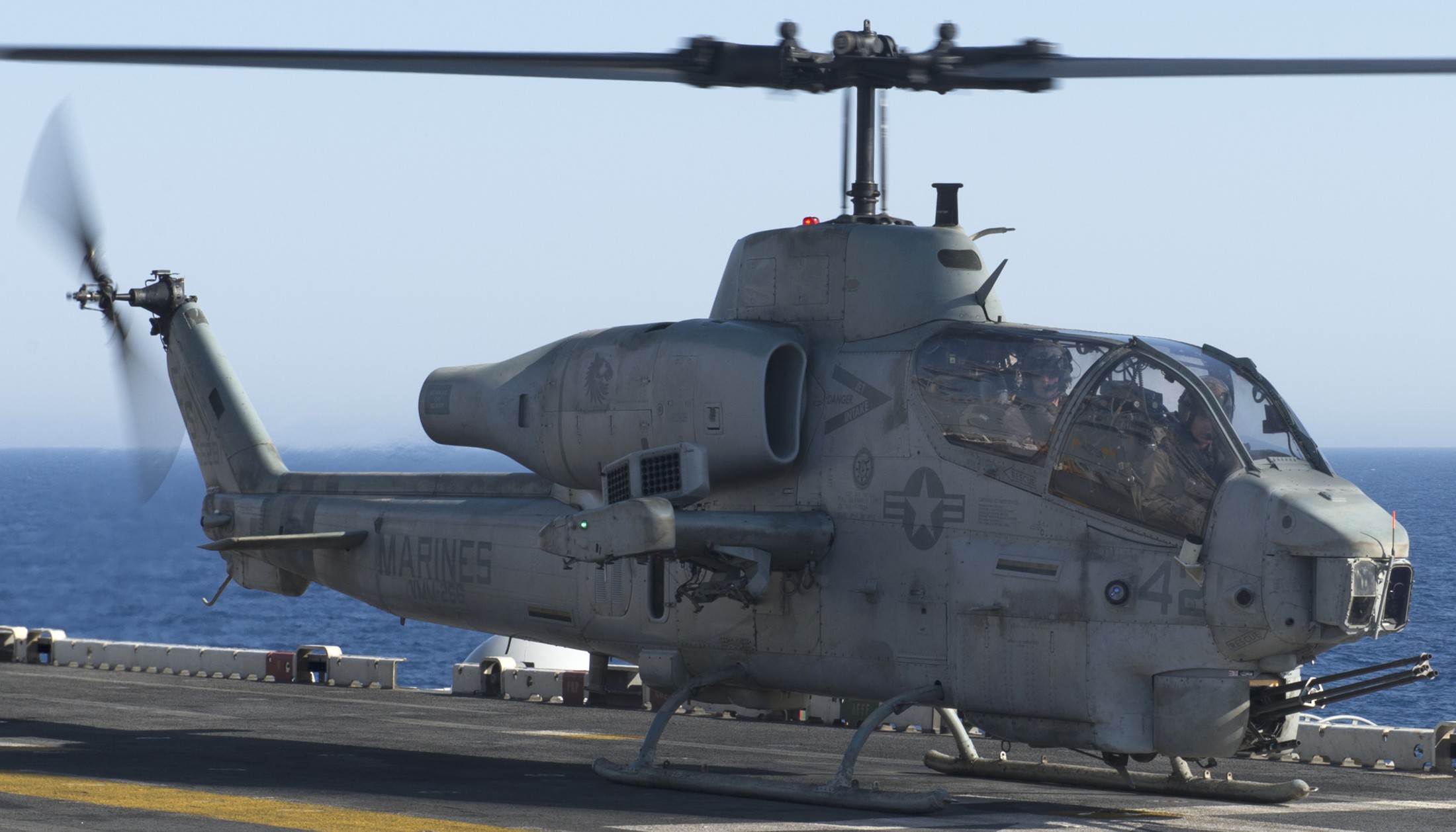 hmla-467 sabers marine light attack helicopter squadron ah-1w super cobra 35