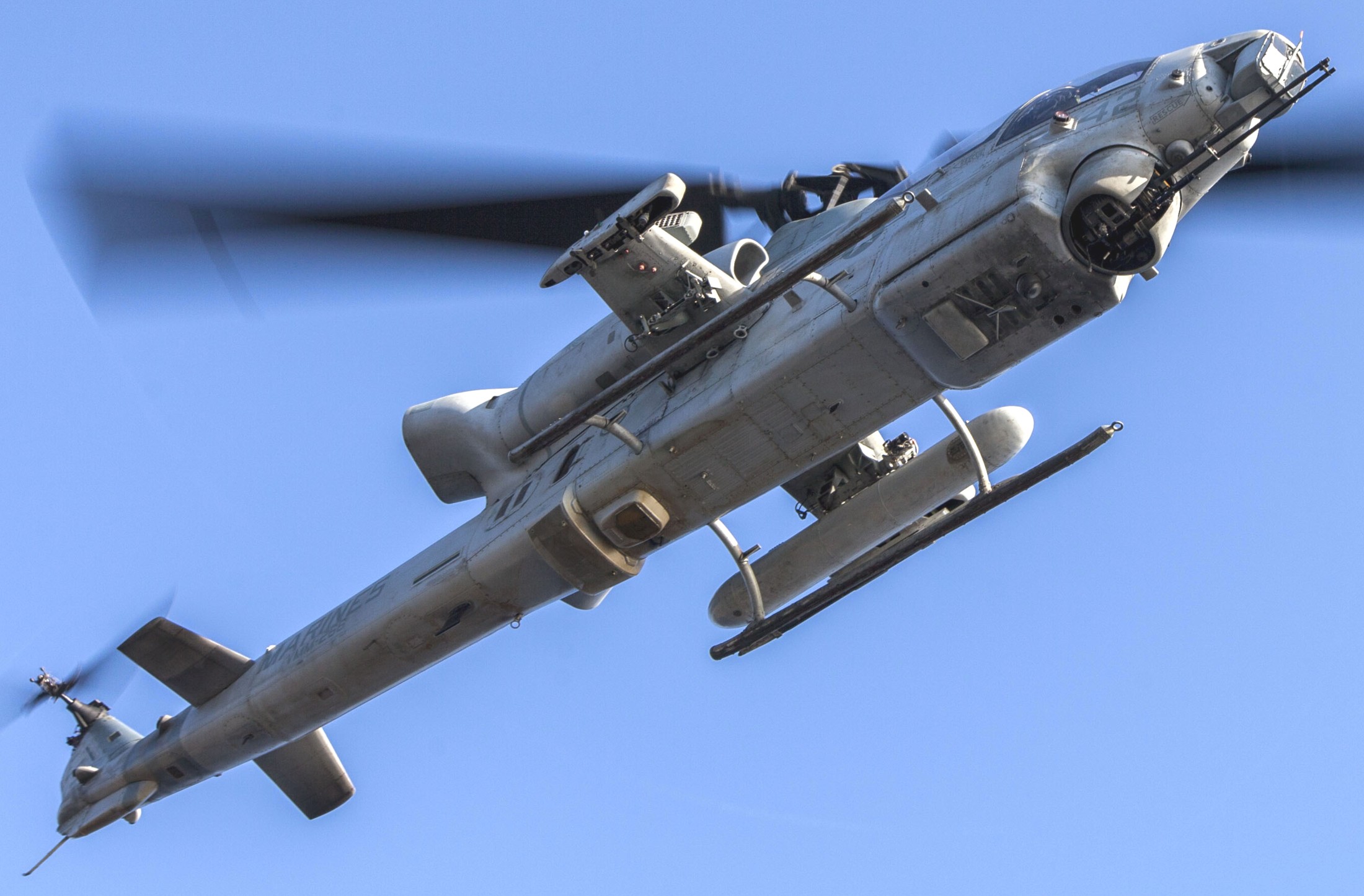 hmla-467 sabers marine light attack helicopter squadron ah-1w super cobra 38